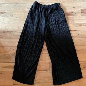 Cropped pleated pants